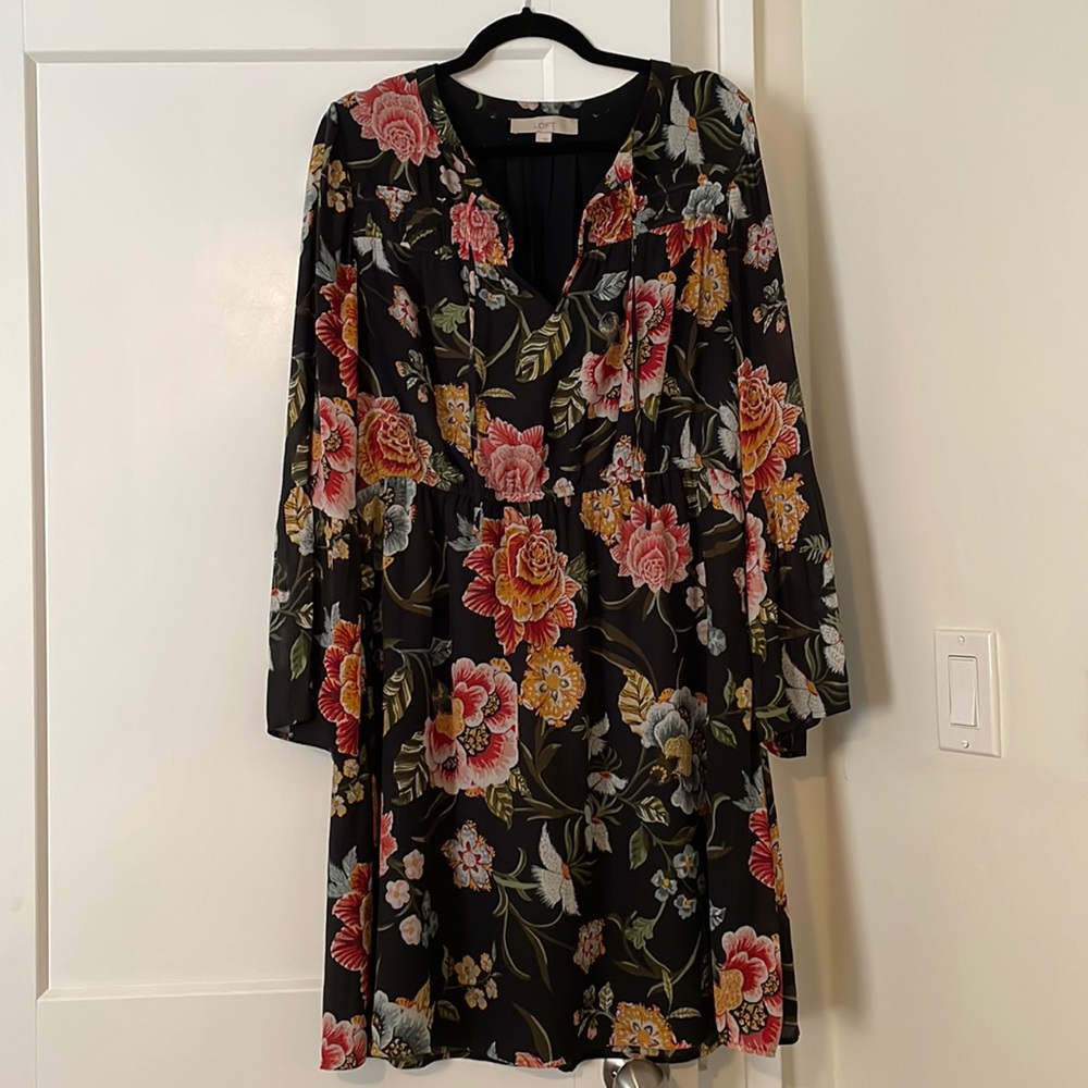 Ann Taylor Loft Above Knee Dress V-neck Womens Black Floral Bell Sleeve